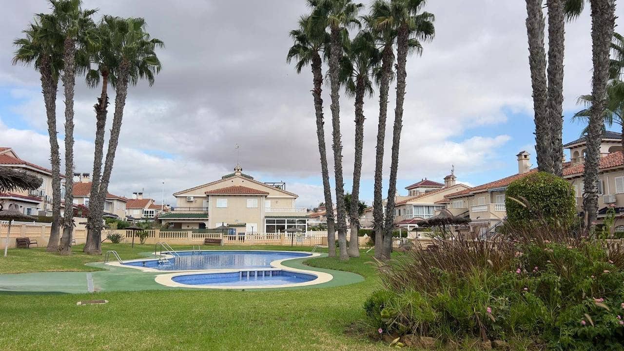 1 soveværelse Penthouse til salg i Orihuela Costa med swimmingpool - € 170.000 (Ref: 9441253)