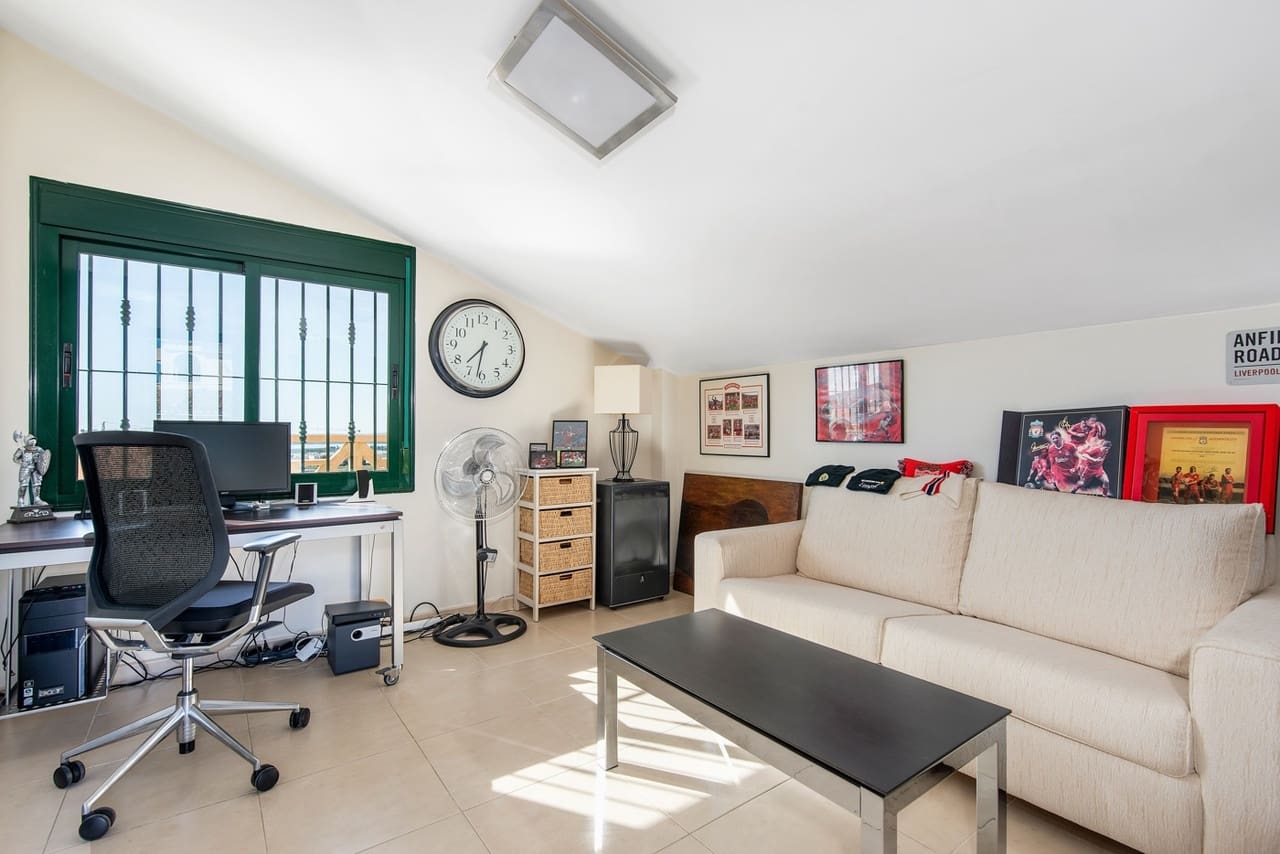 4 bedroom Villa for sale in Ciudad Quesada with pool garage - € 470,000 (Ref: 9448581)