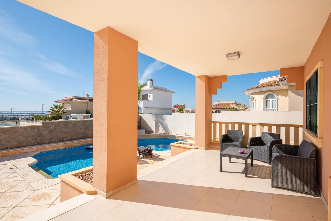 4 bedroom Villa for sale in Ciudad Quesada with pool garage - € 470,000 (Ref: 9448581)