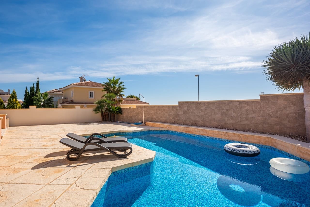 4 bedroom Villa for sale in Ciudad Quesada with pool garage - € 470,000 (Ref: 9448581)
