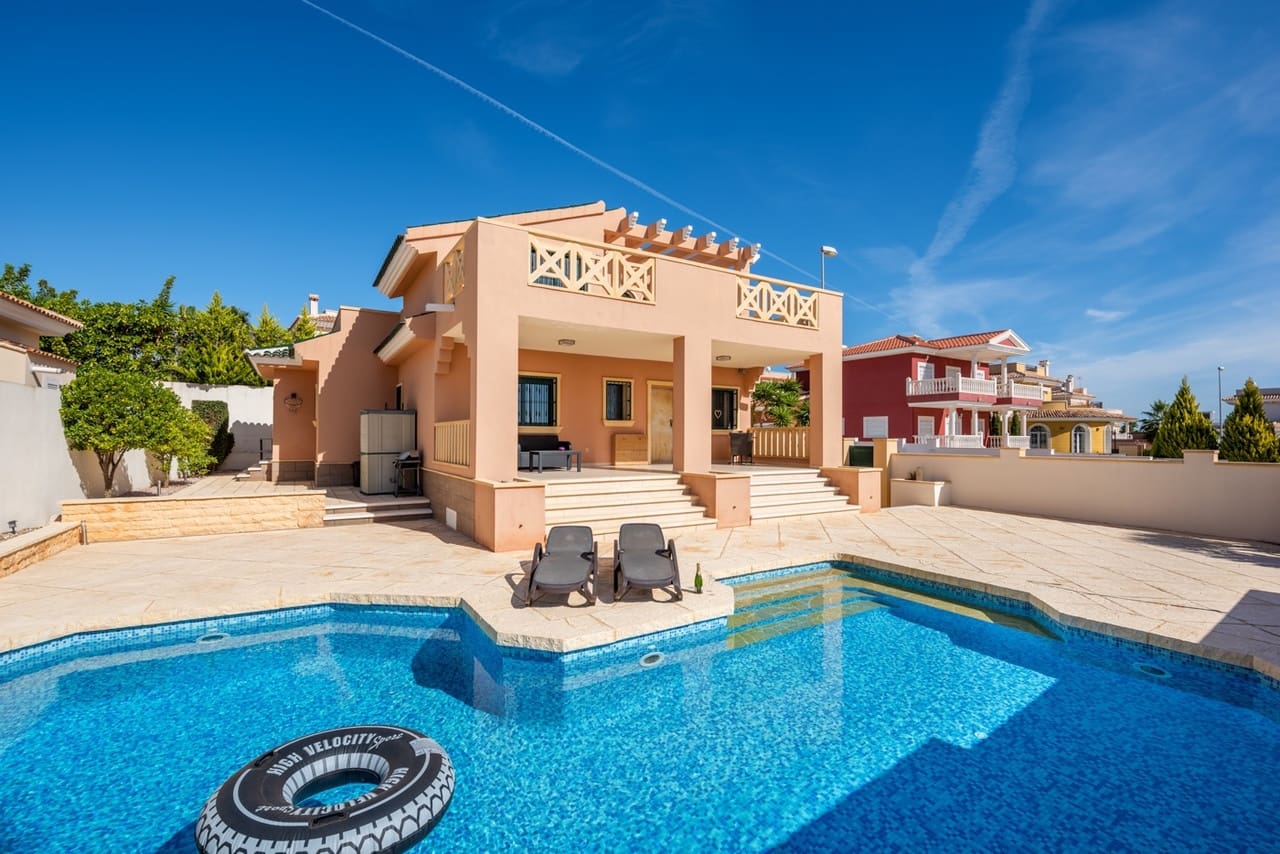 4 bedroom Villa for sale in Ciudad Quesada with pool garage - € 470,000 (Ref: 9448581)