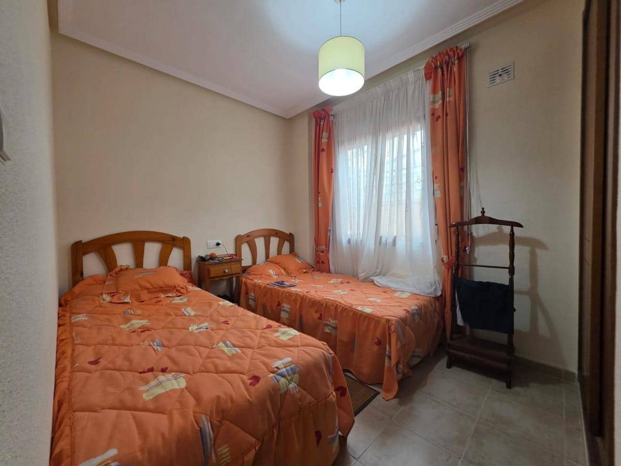 2 quarto Bungalow para venda em Torrevieja com piscina - 165 000 € (Ref: 9450608)