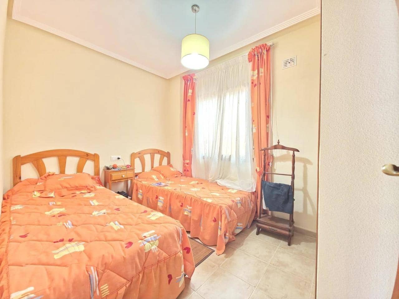 2 quarto Bungalow para venda em Torrevieja com piscina - 165 000 € (Ref: 9450608)