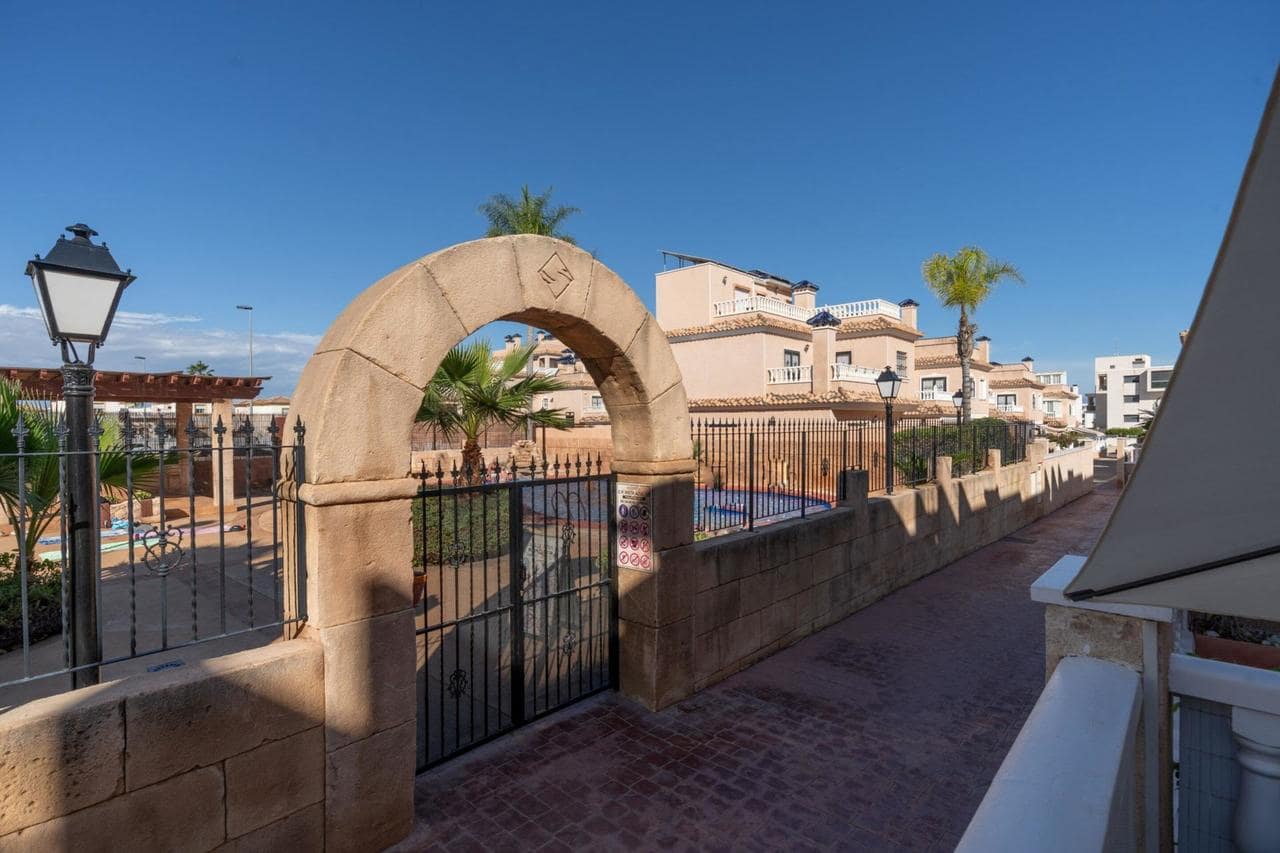 Casa de 2 habitaciones en Orihuela Costa en venta con piscina - 214.900 € (Ref: 9450609)