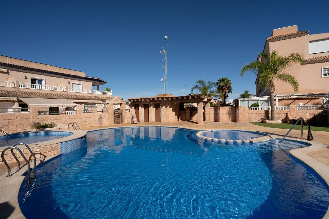 Casa de 2 habitaciones en Orihuela Costa en venta con piscina - 214.900 € (Ref: 9450609)