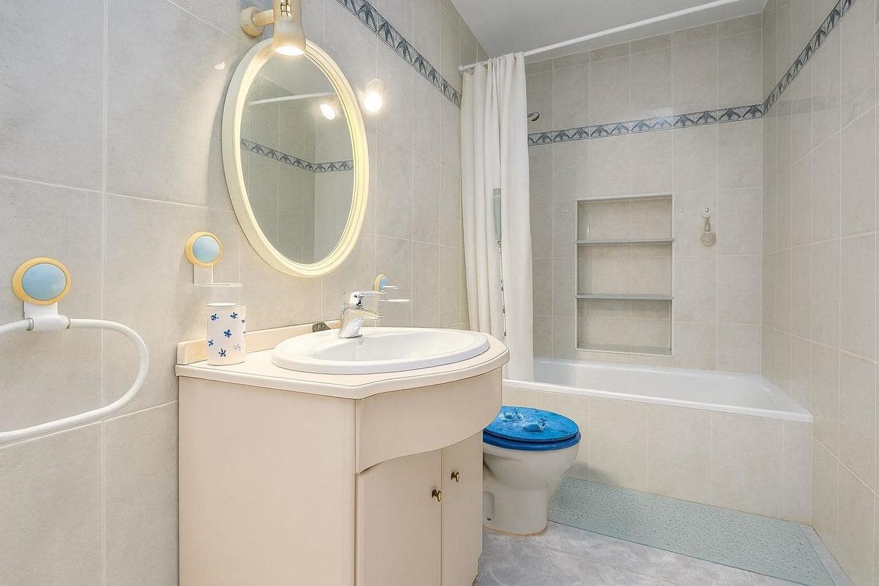 2 quarto Casa em Banda para venda em Torrevieja com garagem - 142 000 € (Ref: 9452565)