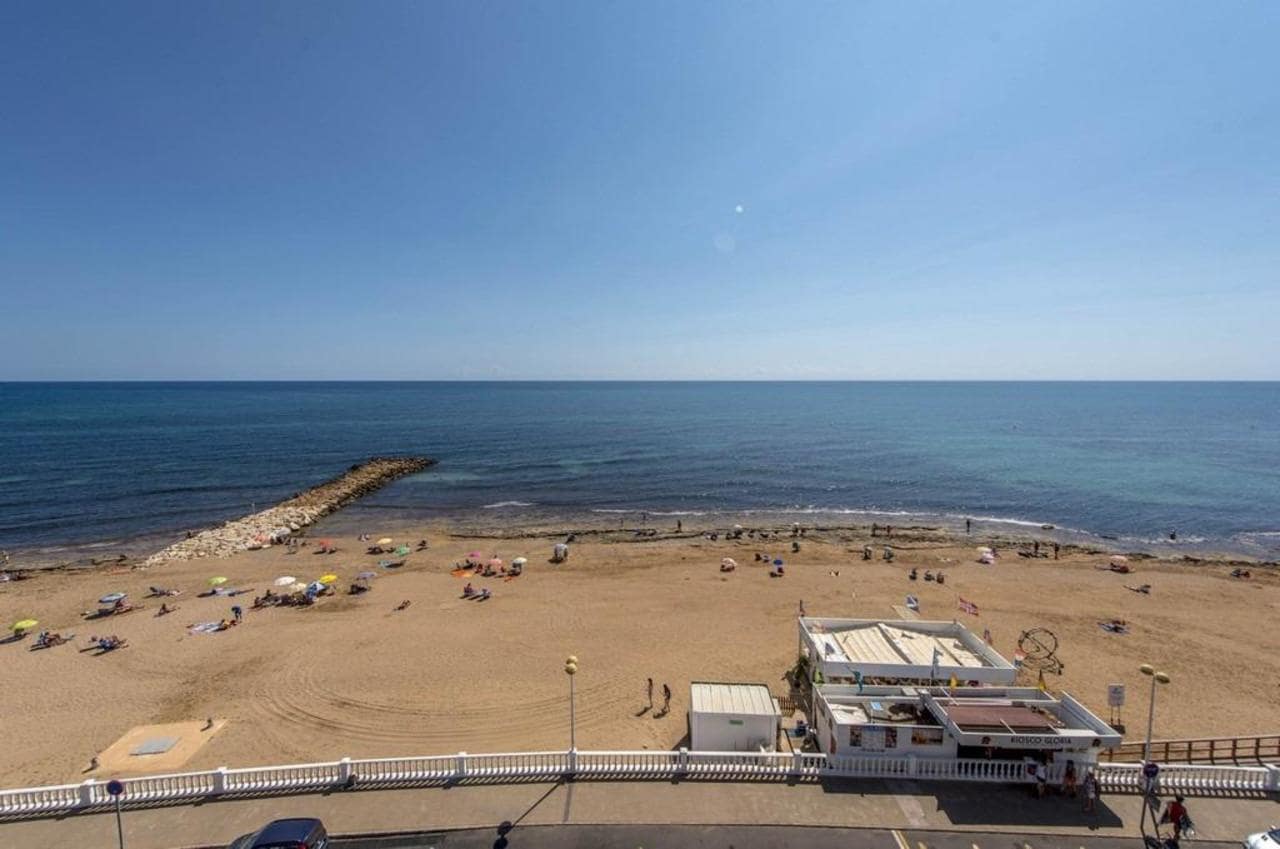 2 quarto Casa em Banda para venda em Torrevieja com garagem - 142 000 € (Ref: 9452565)