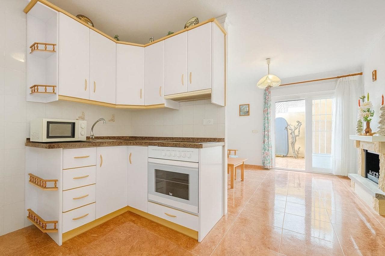 2 quarto Casa em Banda para venda em Torrevieja com garagem - 142 000 € (Ref: 9452565)