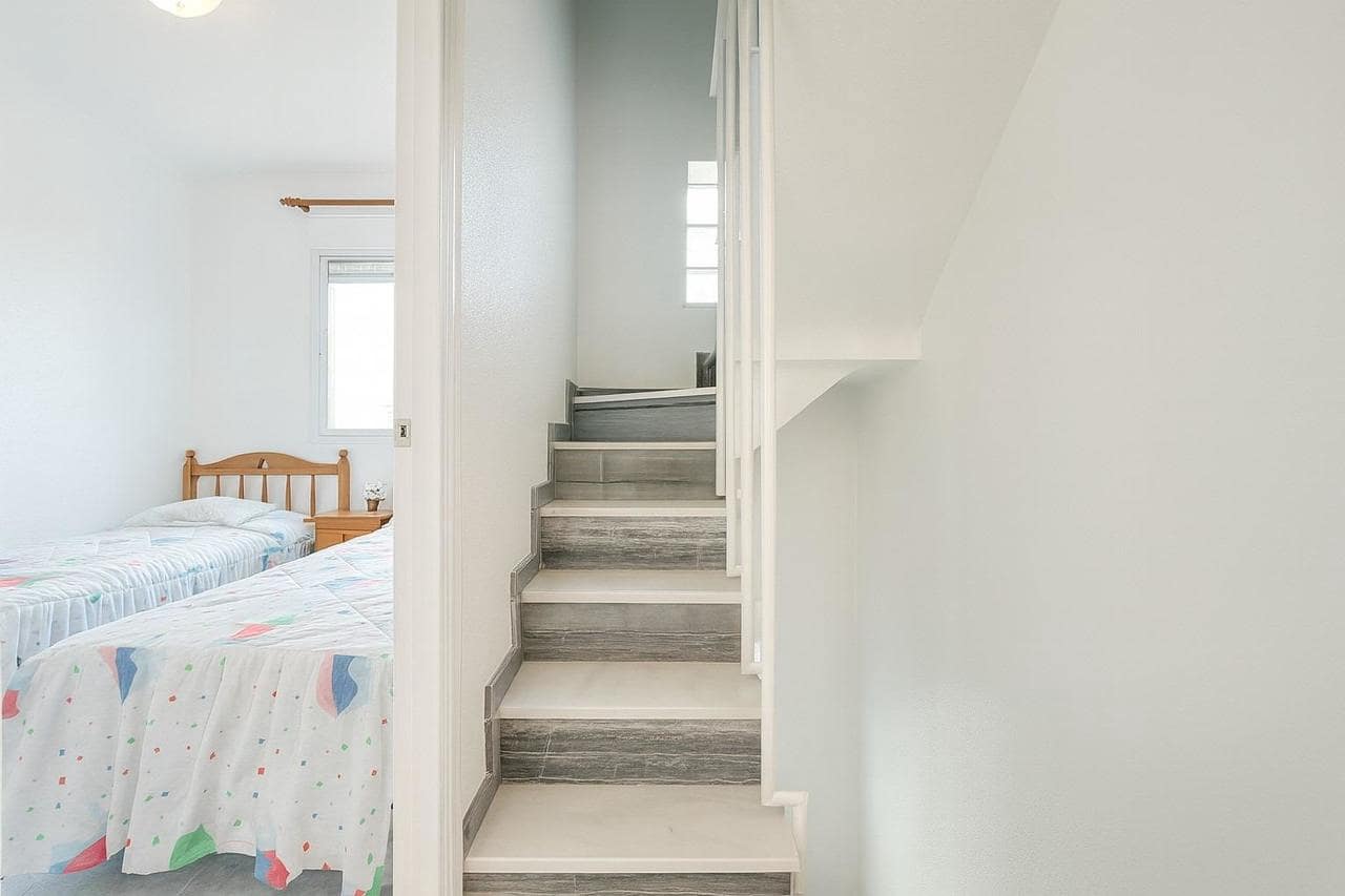 2 quarto Casa em Banda para venda em Torrevieja com garagem - 142 000 € (Ref: 9452565)