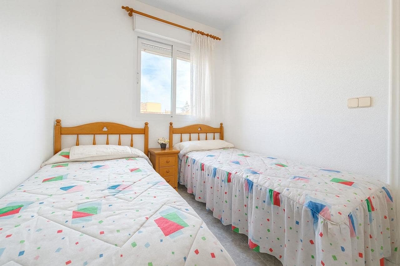 2 quarto Casa em Banda para venda em Torrevieja com garagem - 142 000 € (Ref: 9452565)