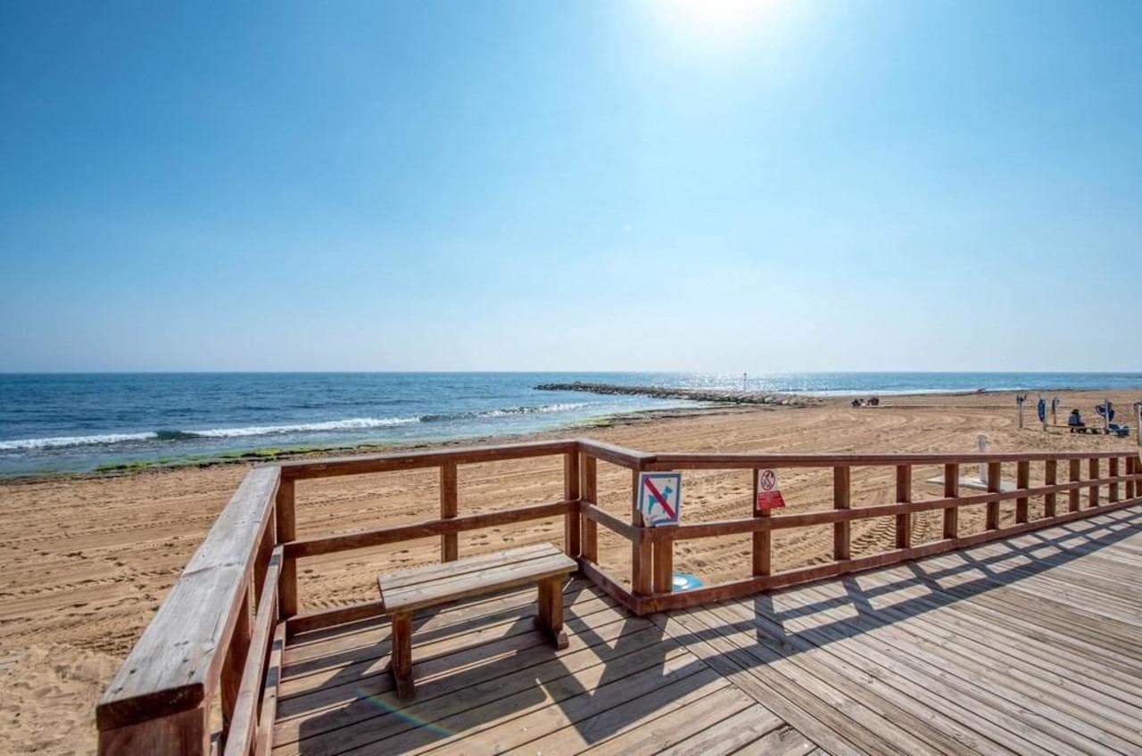 2 quarto Casa em Banda para venda em Torrevieja com garagem - 142 000 € (Ref: 9452565)