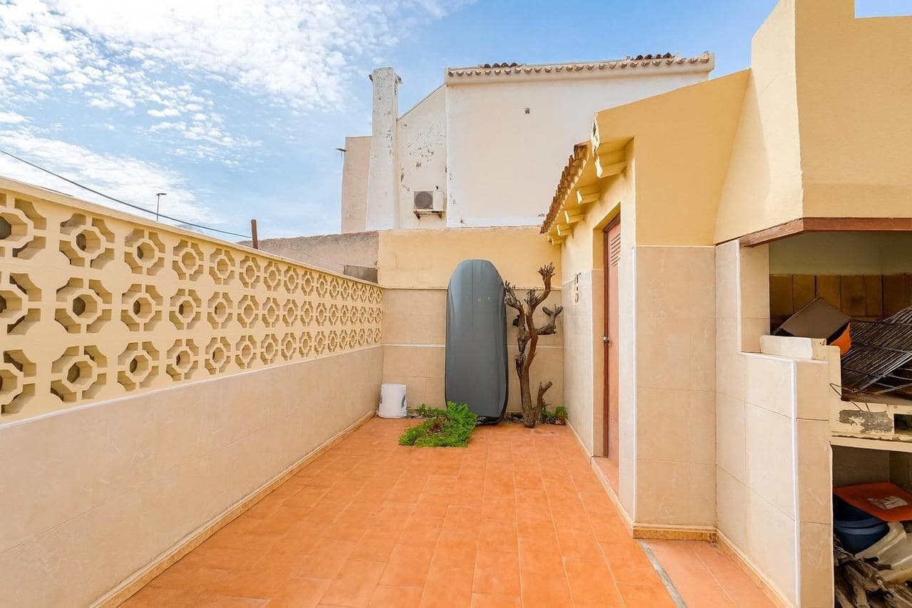 2 quarto Casa em Banda para venda em Torrevieja com garagem - 142 000 € (Ref: 9452565)