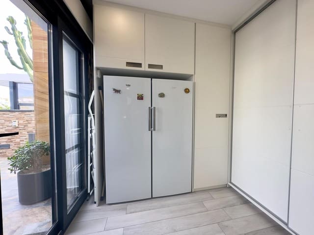 Chalet de 3 habitaciones en Dehesa de Campoamor, Orihuela en venta con piscina - 575.000 € (Ref: 9452567)