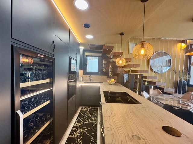 Chalet de 3 habitaciones en Dehesa de Campoamor, Orihuela en venta con piscina - 575.000 € (Ref: 9452567)