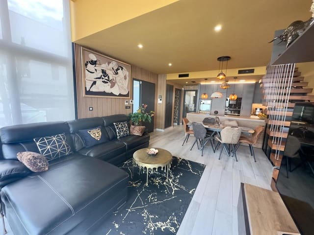 Chalet de 3 habitaciones en Dehesa de Campoamor, Orihuela en venta con piscina - 575.000 € (Ref: 9452567)