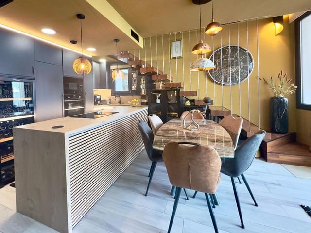 Chalet de 3 habitaciones en Dehesa de Campoamor, Orihuela en venta con piscina - 575.000 € (Ref: 9452567)