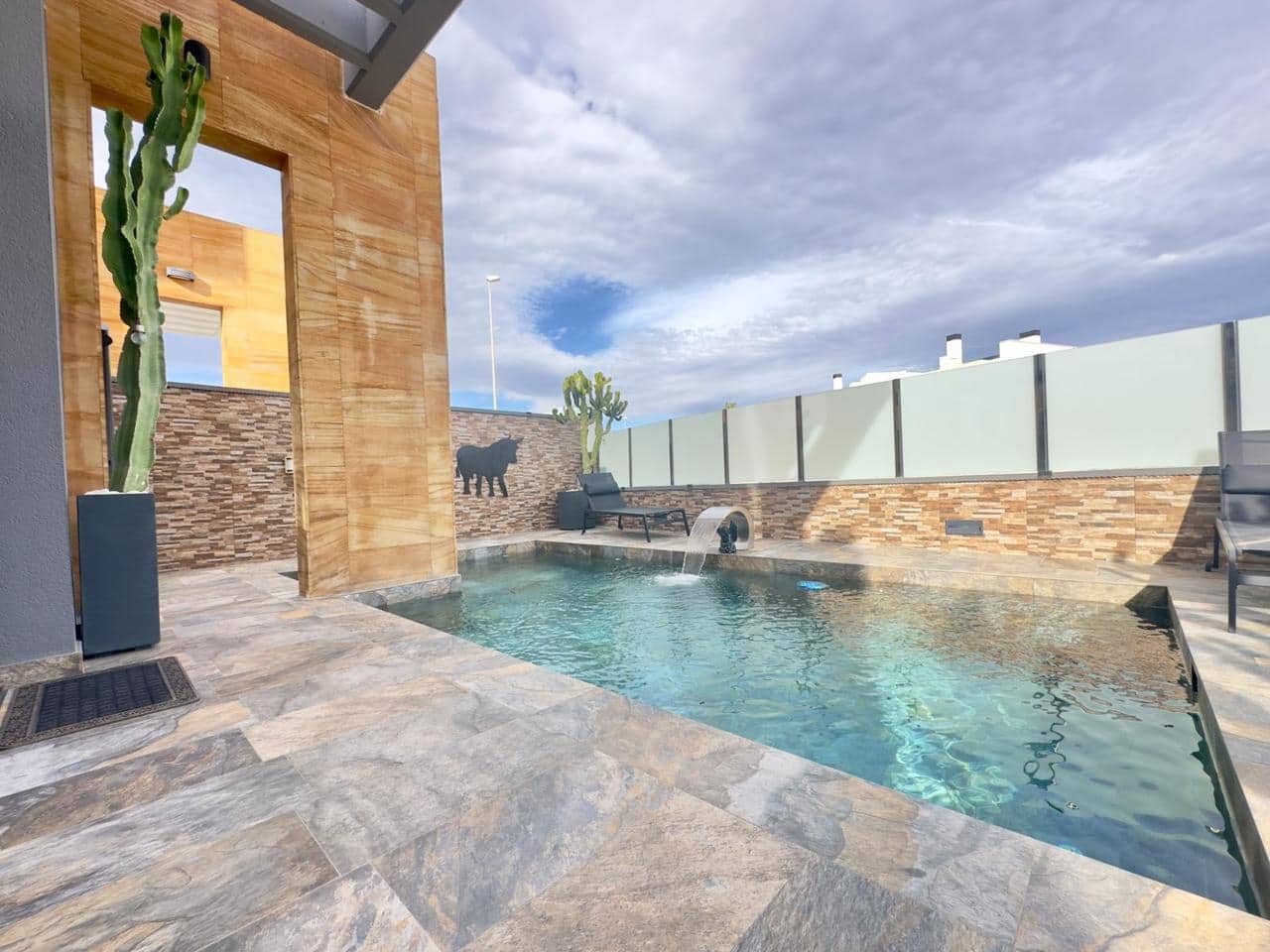 Chalet de 3 habitaciones en Orihuela Costa en venta con piscina - 575.000 € (Ref: 9452567)