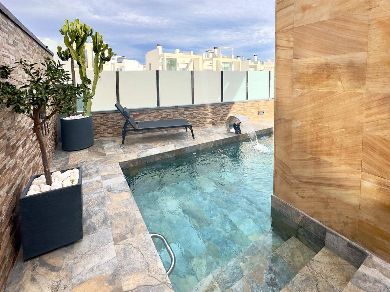 Chalet de 3 habitaciones en Orihuela Costa en venta con piscina - 575.000 € (Ref: 9452567)