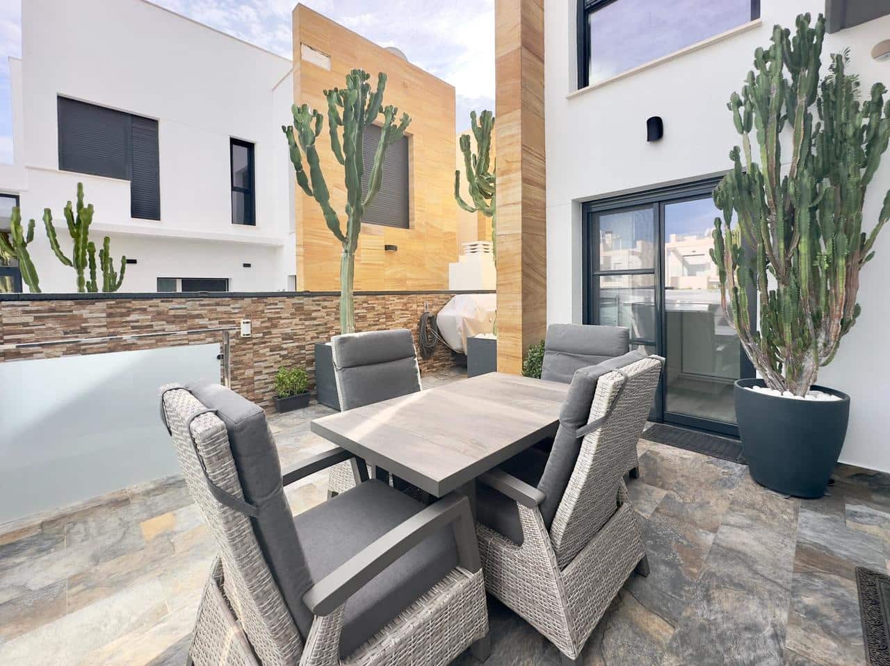 Chalet de 3 habitaciones en Orihuela Costa en venta con piscina - 575.000 € (Ref: 9452567)