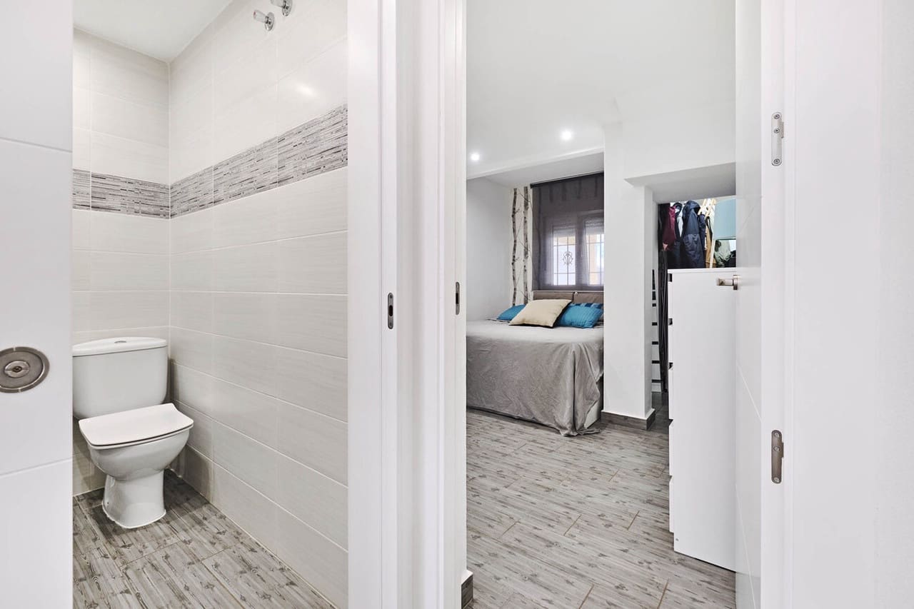 3 bedroom Villa for sale in Guardamar del Segura - € 199,900 (Ref: 9453045)