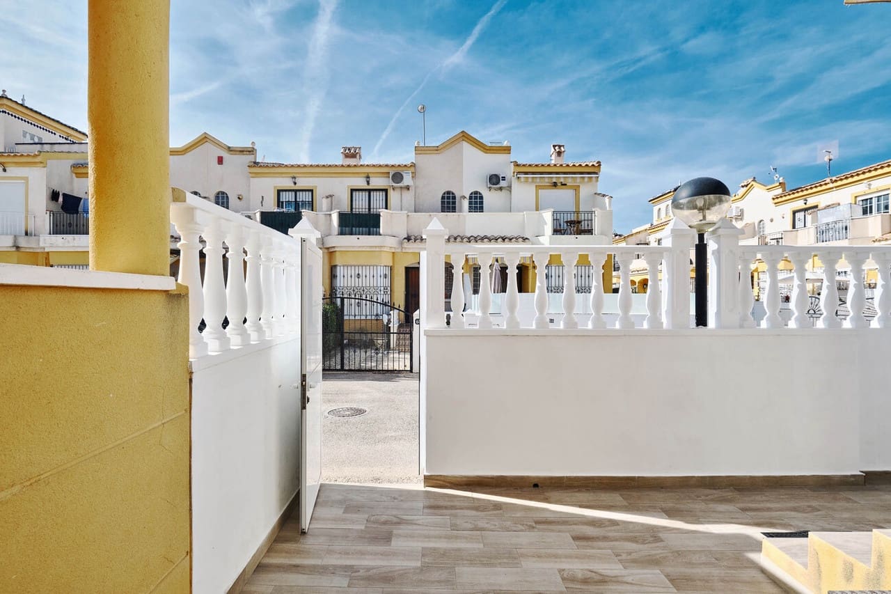 3 bedroom Villa for sale in Guardamar del Segura - € 199,900 (Ref: 9453045)