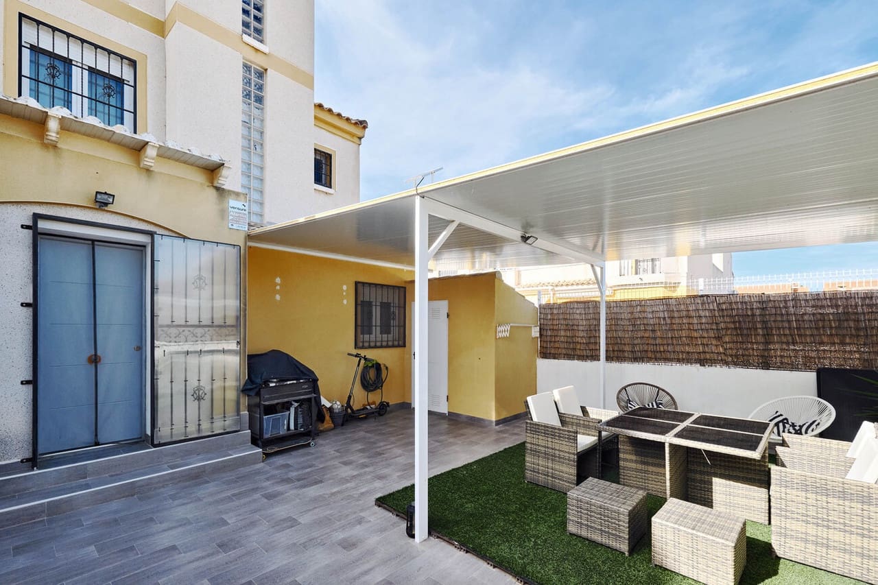 3 bedroom Villa for sale in Guardamar del Segura - € 199,900 (Ref: 9453045)