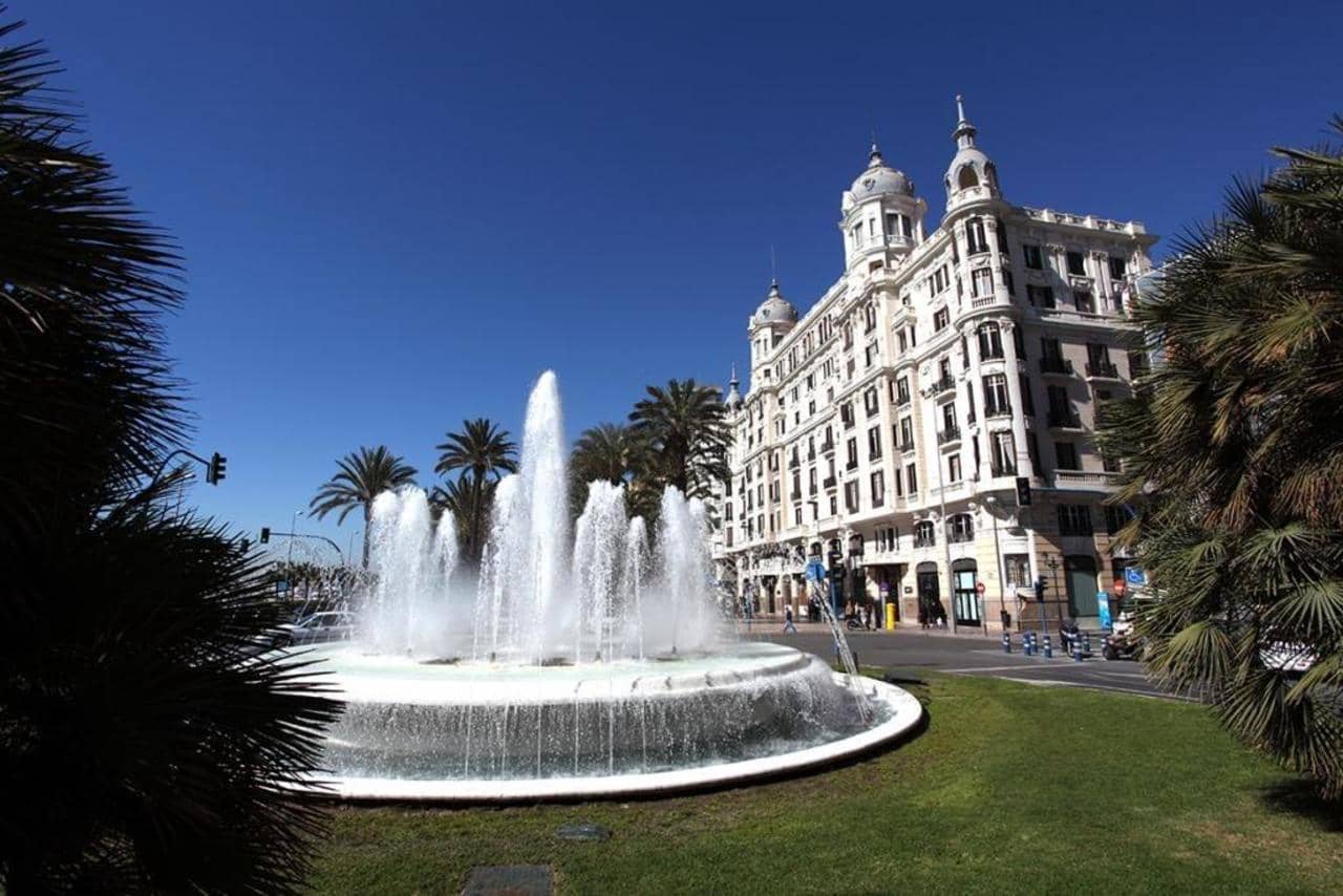 2 bedroom Apartment for sale in Alicante / Alacant city with pool - € 312,000 (Ref: 9461075)