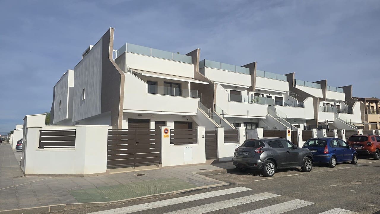 2 bedroom Penthouse for sale in Pilar de la Horadada - € 262,500 (Ref: 9465166)