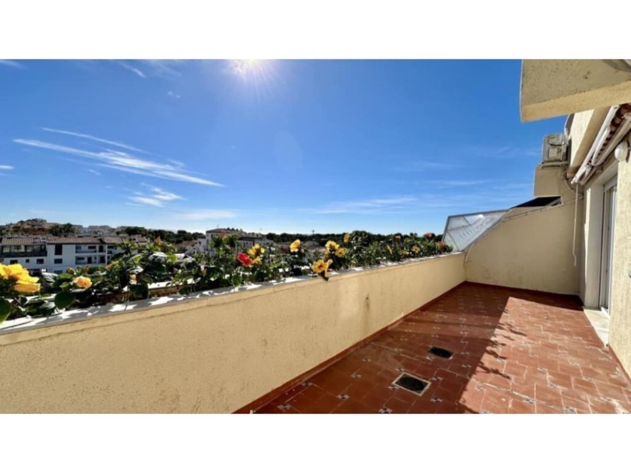 Ático de 2 habitaciones en Torrevieja en venta - 247.000 € (Ref: 9468122)