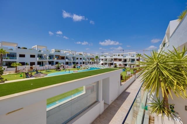 2 slaapkamer Penthouse te koop in Los Balcones met zwembad garage - € 289.500 (Ref: 9470883)