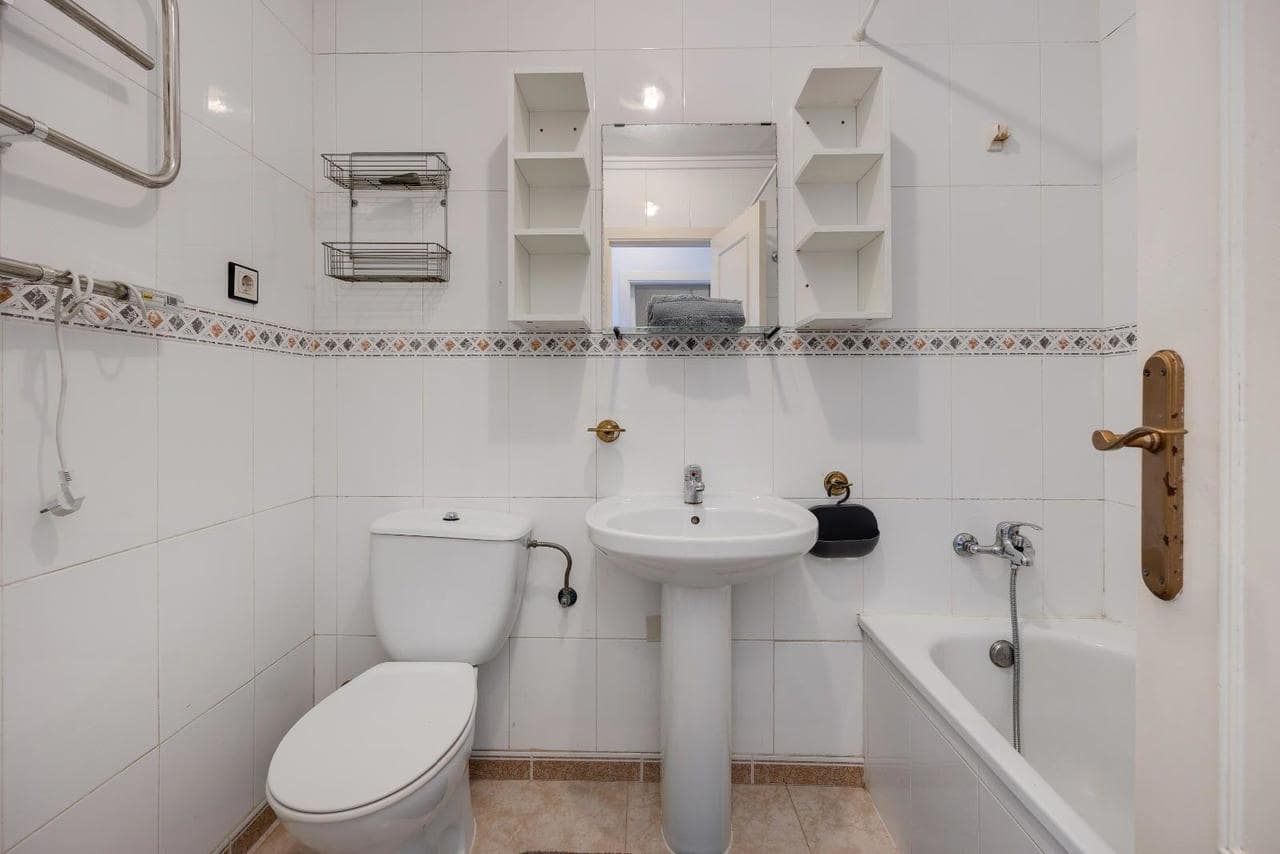 Bungalow de 3 habitaciones en Torrevieja en venta con piscina - 144.969 € (Ref: 9470886)