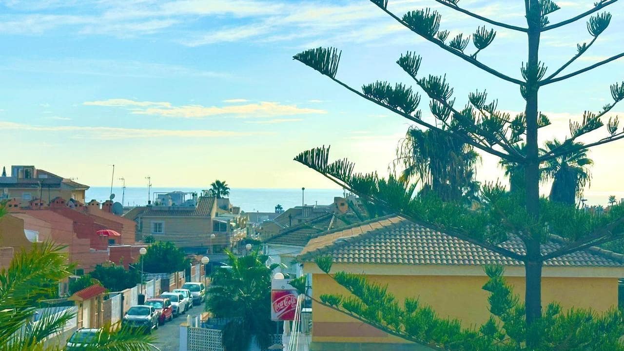 1 bedroom Apartment for sale in Torrevieja - € 120,000 (Ref: 9471139)