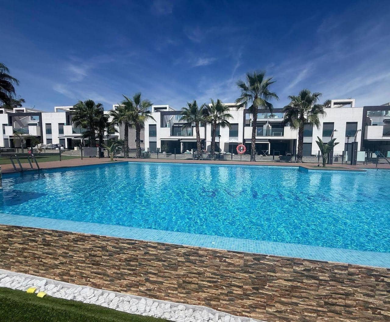 2 bedroom Bungalow for sale in Guardamar del Segura with pool - € 269,900 (Ref: 9475520)