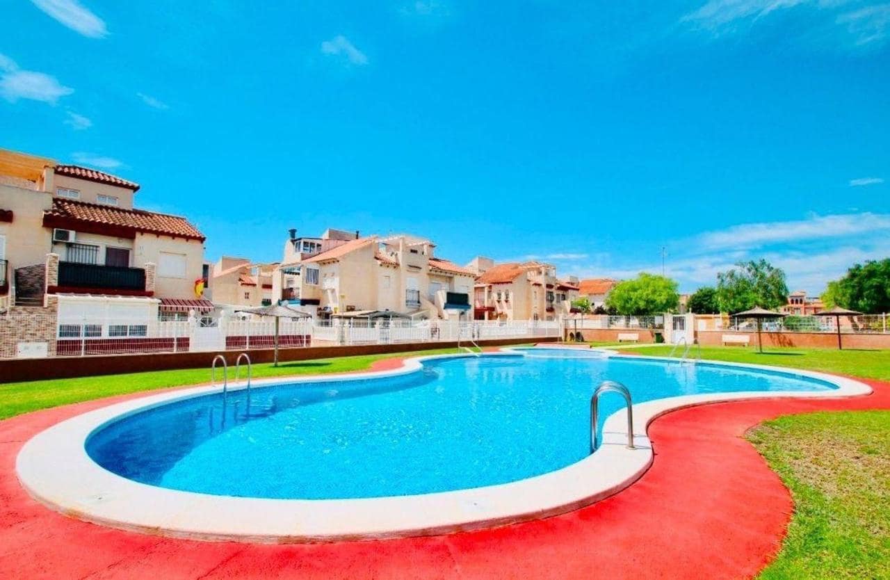 Bungalow de 3 habitaciones en Orihuela Costa en venta con piscina - 149.900 € (Ref: 9475521)