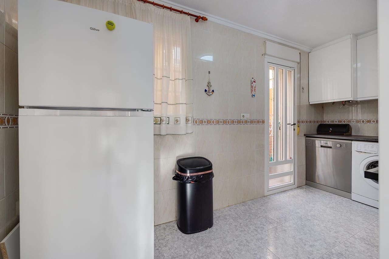 3 slaapkamer Villa te koop in Torrevieja - € 310.000 (Ref: 9475898)
