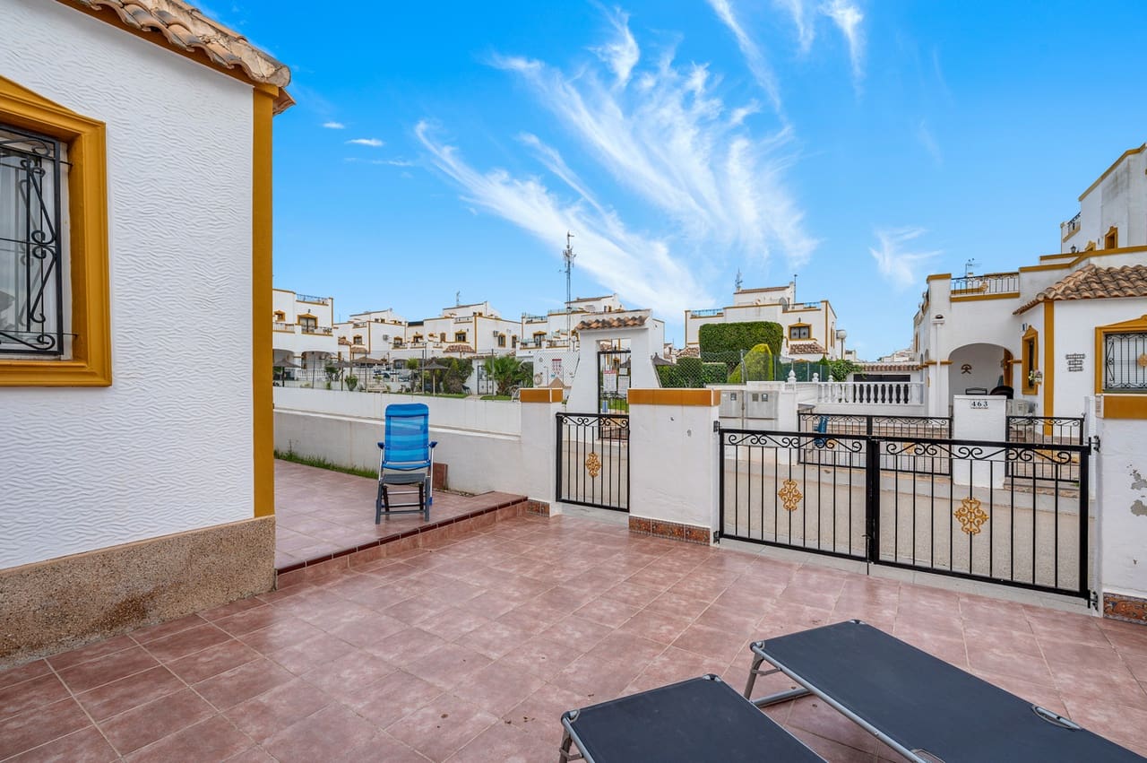 3 bedroom Townhouse for sale in Los Montesinos with pool garage - € 169,000 (Ref: 9478545)