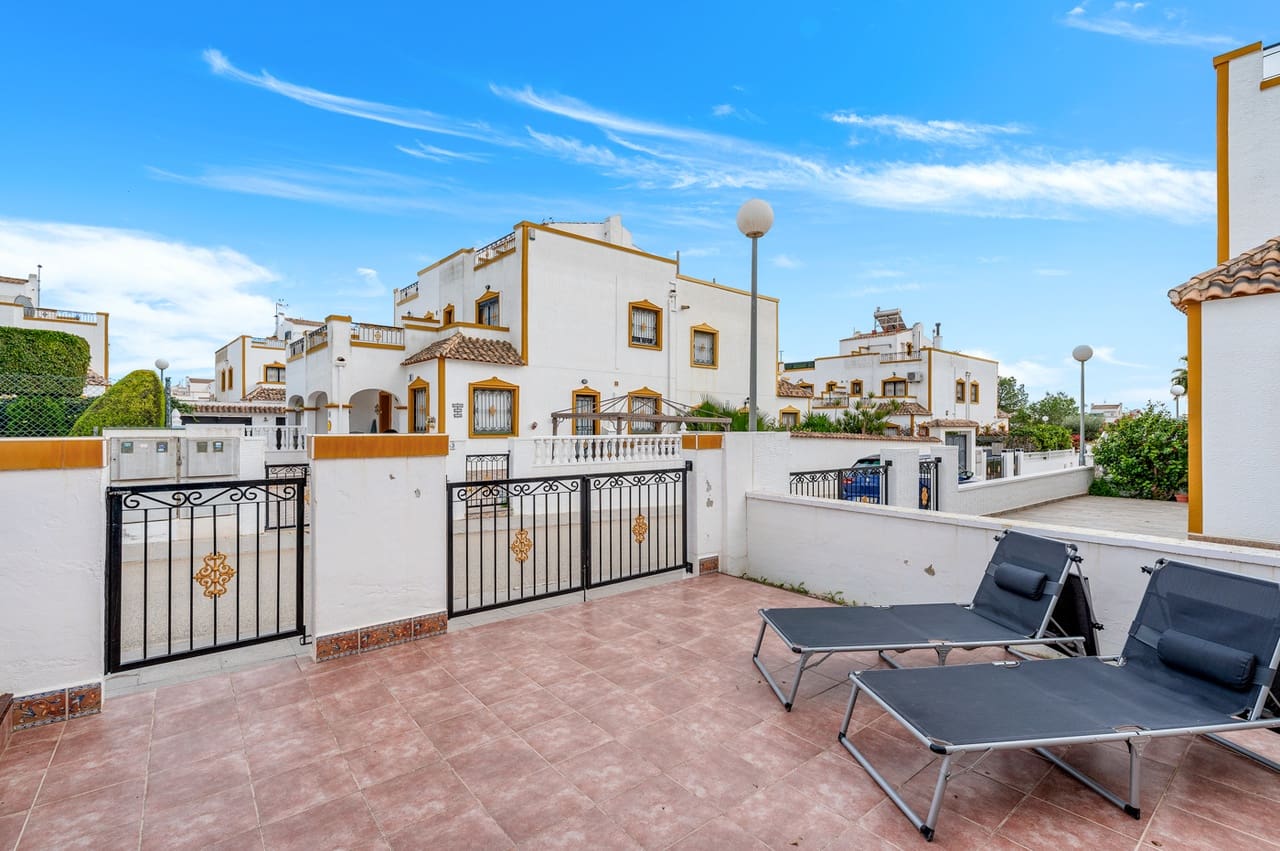 3 bedroom Townhouse for sale in Los Montesinos with pool garage - € 169,000 (Ref: 9478545)