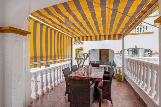 3 quarto Casa em Banda para venda em Los Montesinos com piscina garagem - 169 000 € (Ref: 9478545)