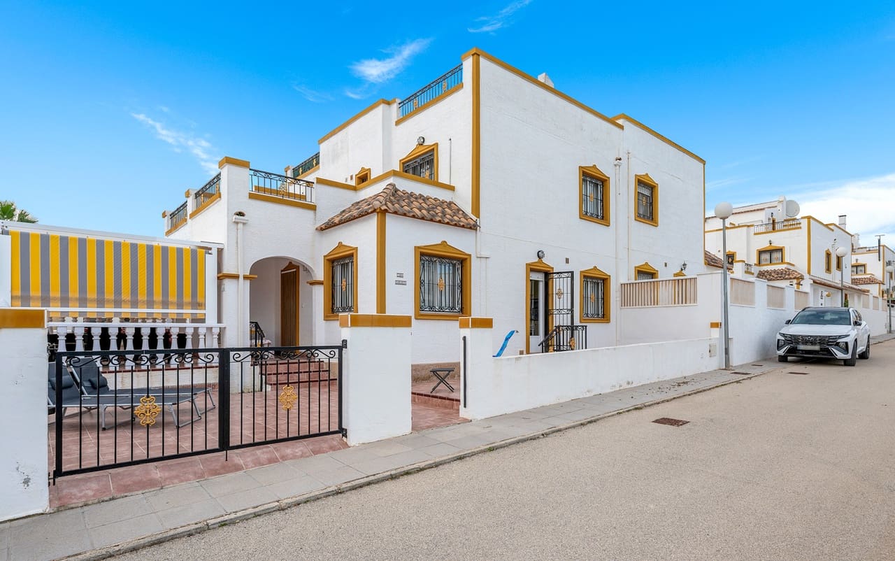 3 bedroom Townhouse for sale in Los Montesinos with pool garage - € 169,000 (Ref: 9478545)