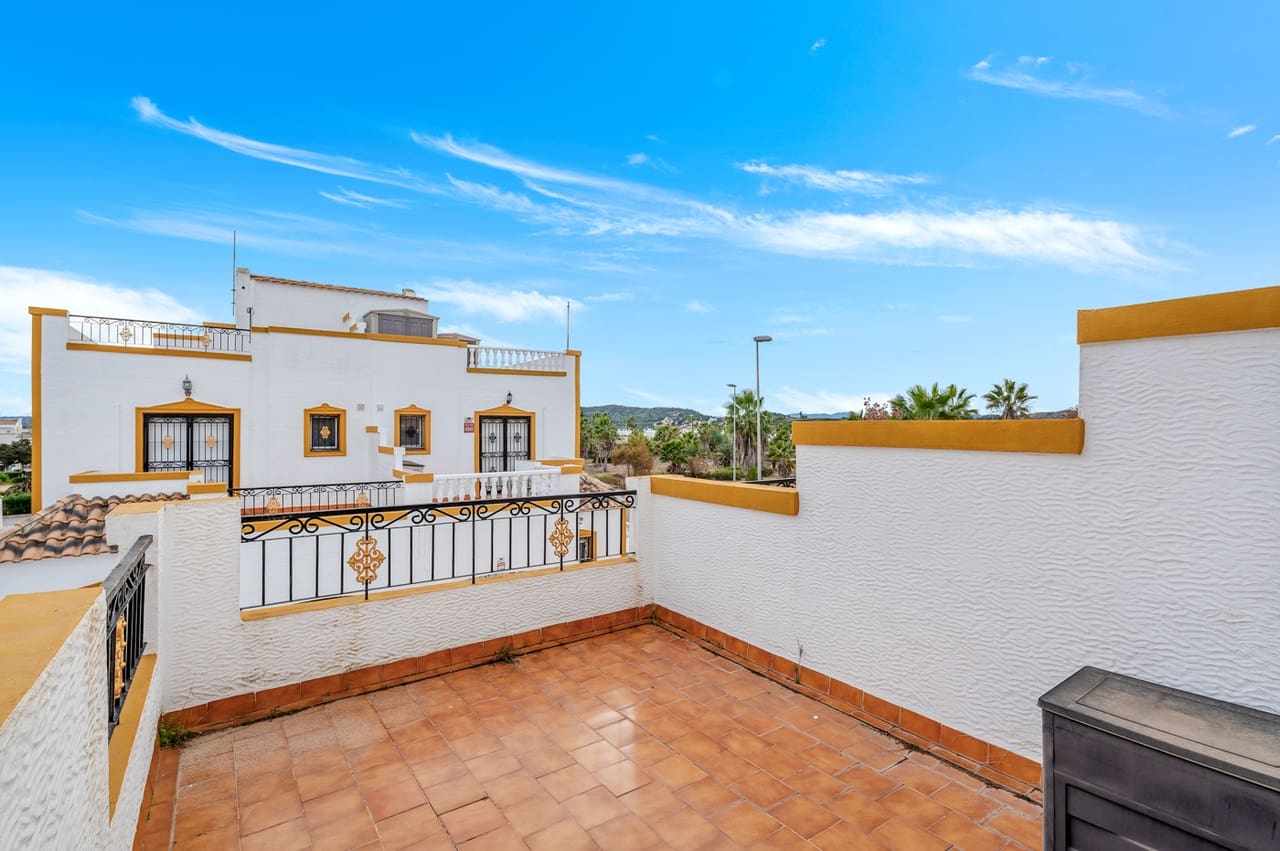 3 bedroom Townhouse for sale in Los Montesinos with pool garage - € 169,000 (Ref: 9478545)