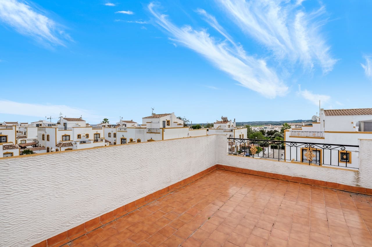 3 bedroom Townhouse for sale in Los Montesinos with pool garage - € 169,000 (Ref: 9478545)