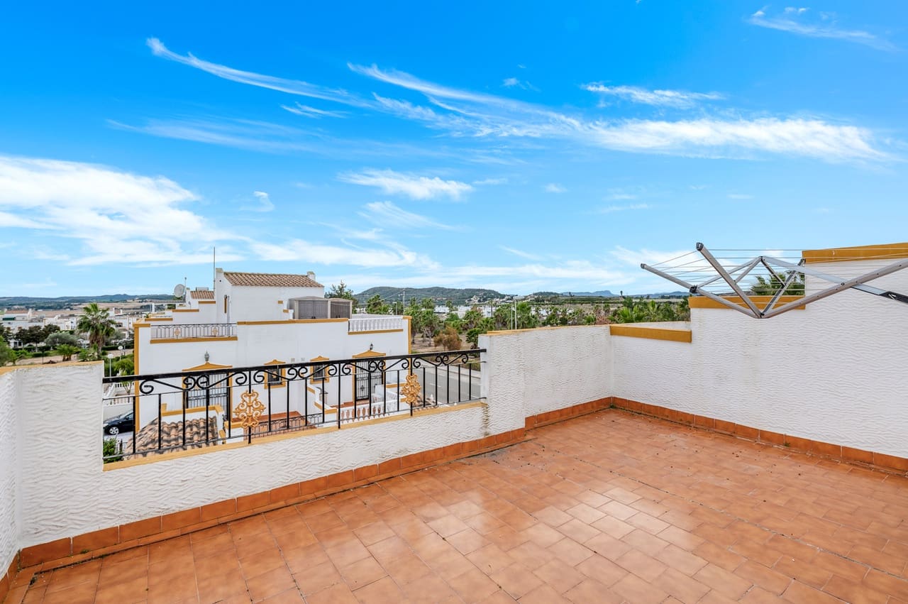 3 bedroom Townhouse for sale in Los Montesinos with pool garage - € 169,000 (Ref: 9478545)