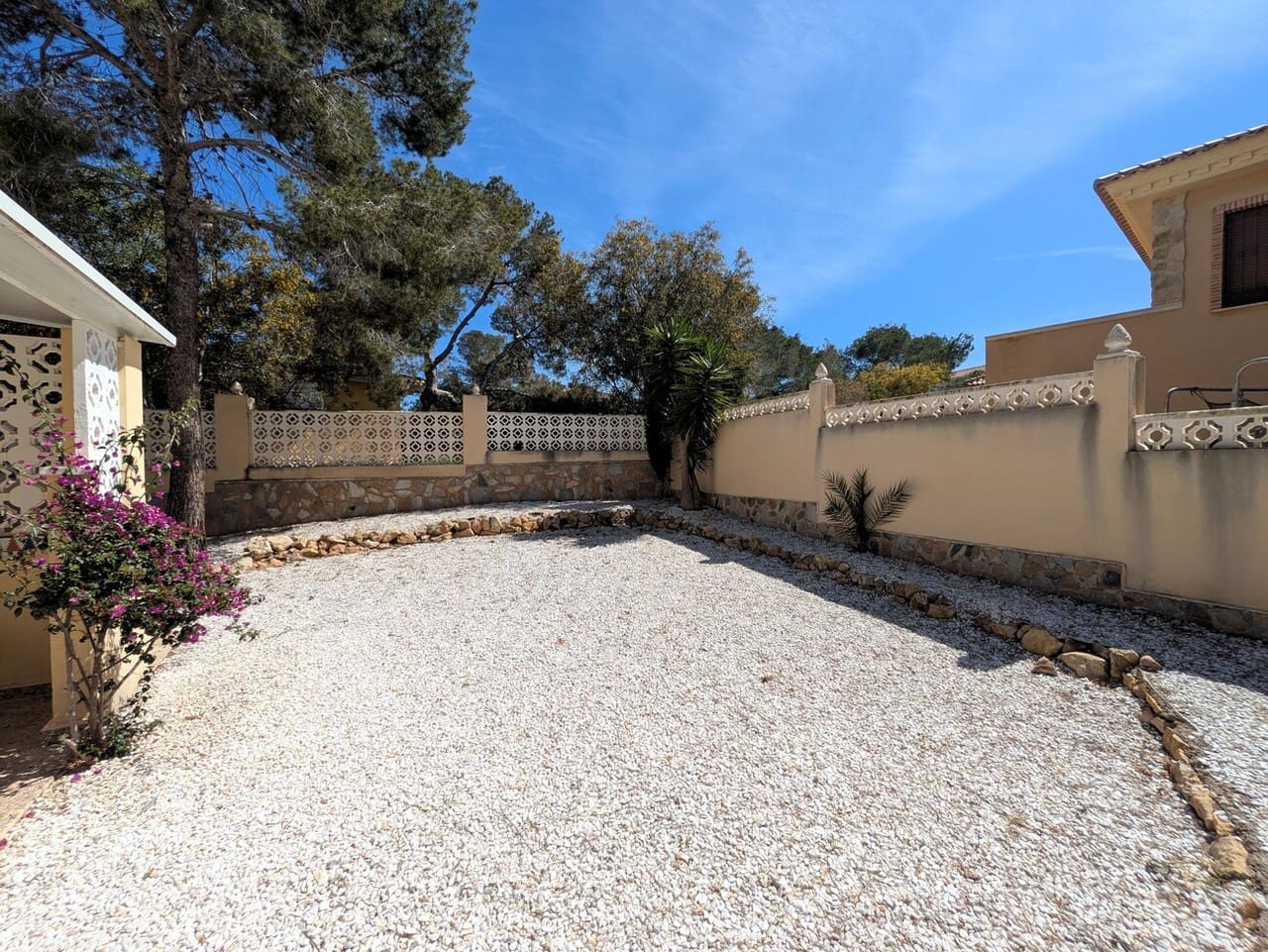 6 bedroom Villa for sale in Orihuela Costa - € 550,000 (Ref: 9481875)