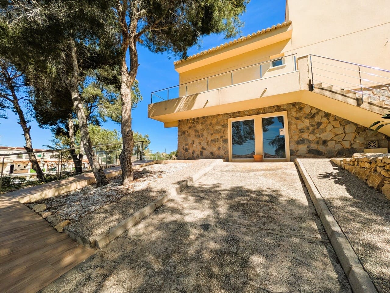 6 bedroom Villa for sale in Orihuela Costa - € 550,000 (Ref: 9481875)