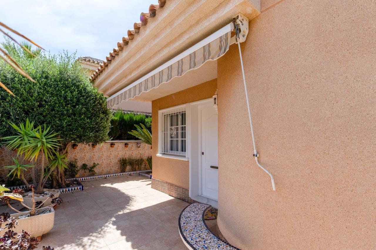 3 soverom Villa til salgs i Torrevieja med svømmebasseng - € 325 000 (Ref: 9483424)