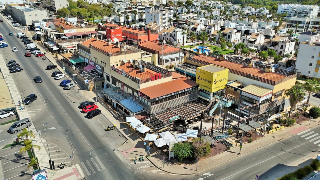 Casa de 2 habitaciones en Villamartin en venta con piscina - 229.995 € (Ref: 9496809)