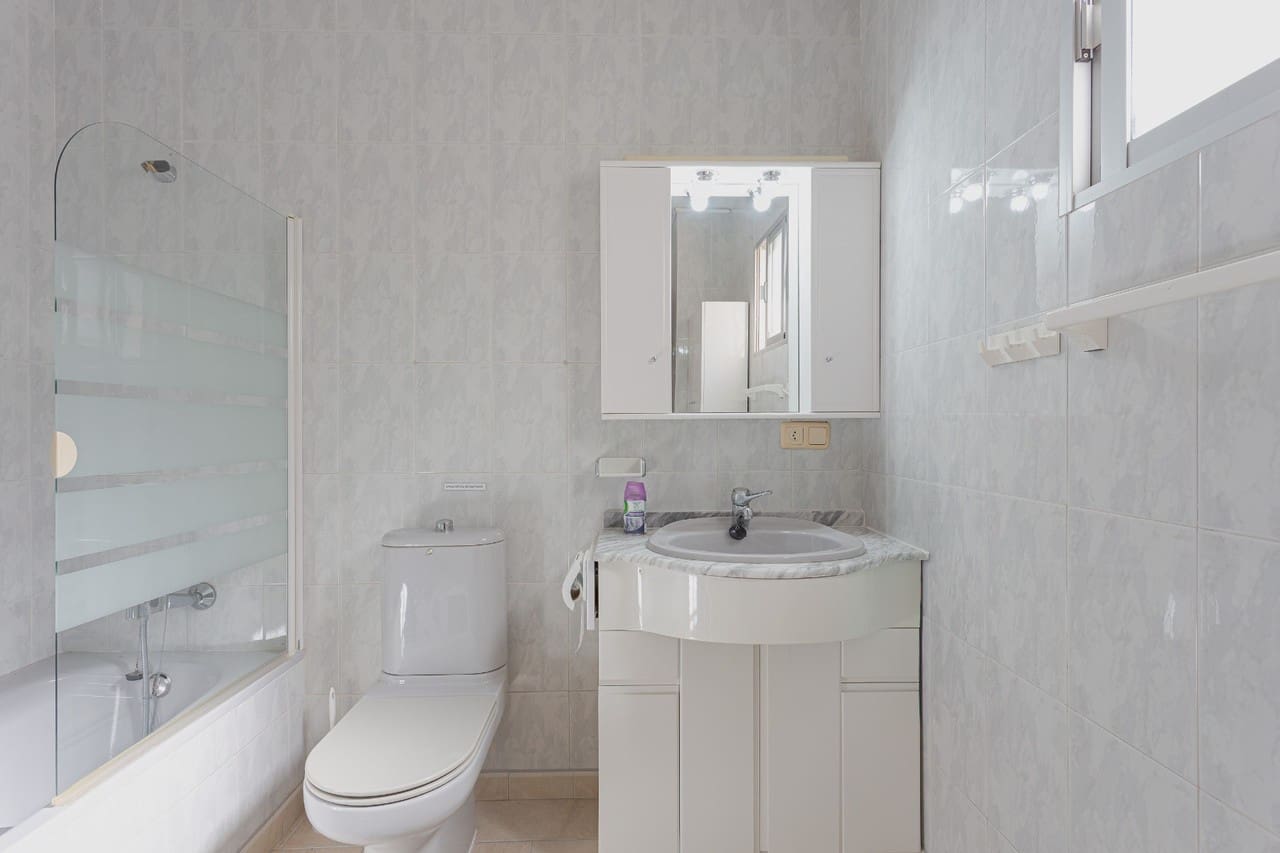 3 bedroom Villa for sale in Torrevieja - € 415,000 (Ref: 9496818)