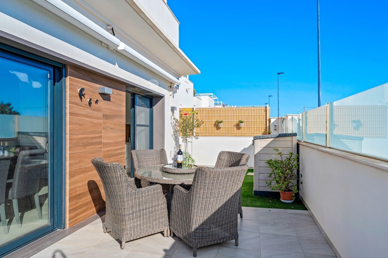 3 bedroom Villa for sale in Los Alcazares - € 349,900 (Ref: 9498045)