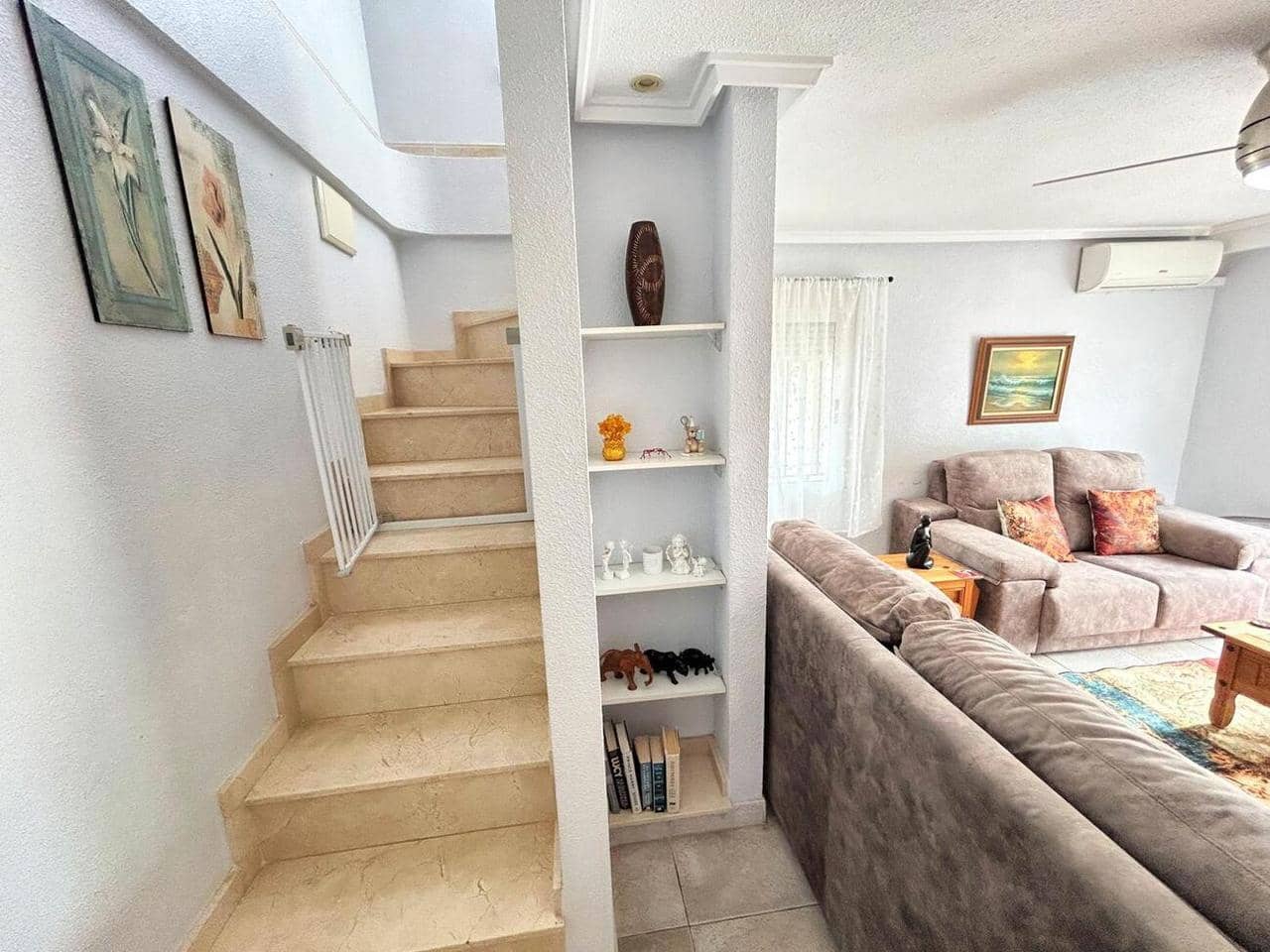 4 bedroom Townhouse for sale in Villamartin - € 249,900 (Ref: 9499638)