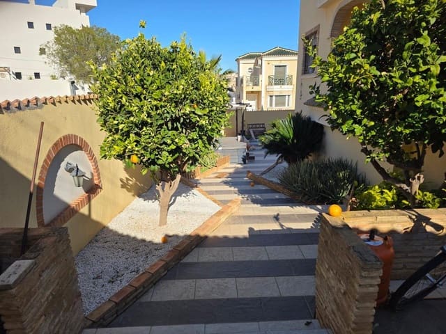 4 soverom Villa til salgs i Dehesa de Campoamor, Orihuela med svømmebasseng - € 359 000 (Ref: 9503828)